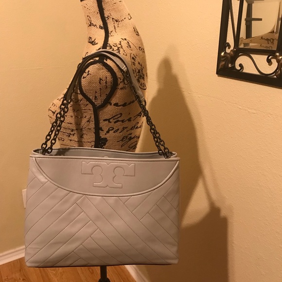 Tory Burch Handbags - 🌸💕Tory Burch Alexa Slouchy Tote